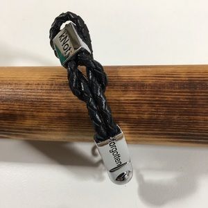 Knot Forgotten Black Leather Silver Bracelet